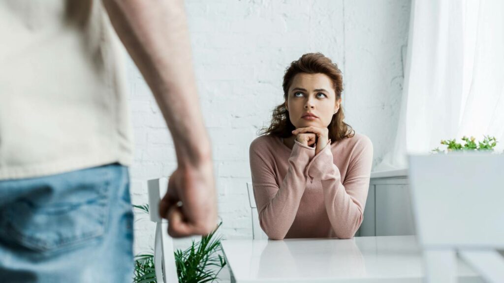 Epicuro, filósofo grego: "Aquele que inspira medo aos outros não está, ele próprio, livre desse medo"