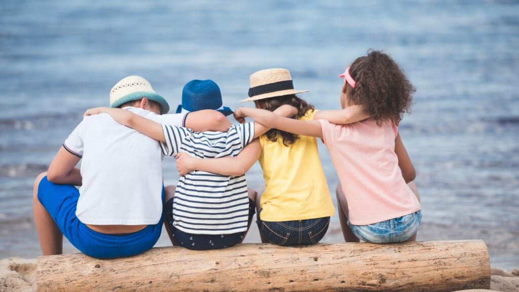 As 7 atitudes invisíveis que matam amizades verdadeiras segundo a psicologia