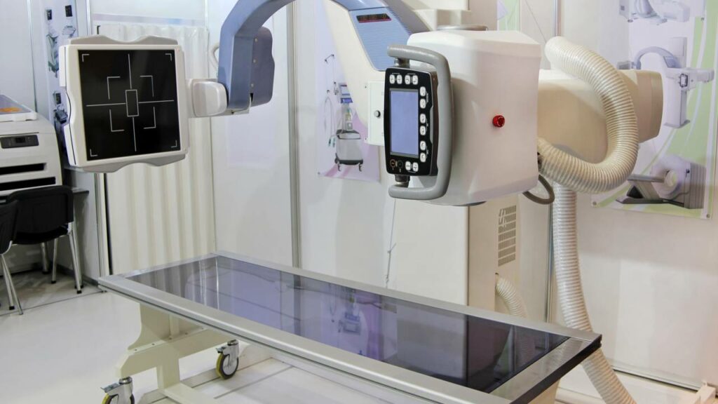 Hospital usa raio-x para encontrar anel de paciente no lixo
