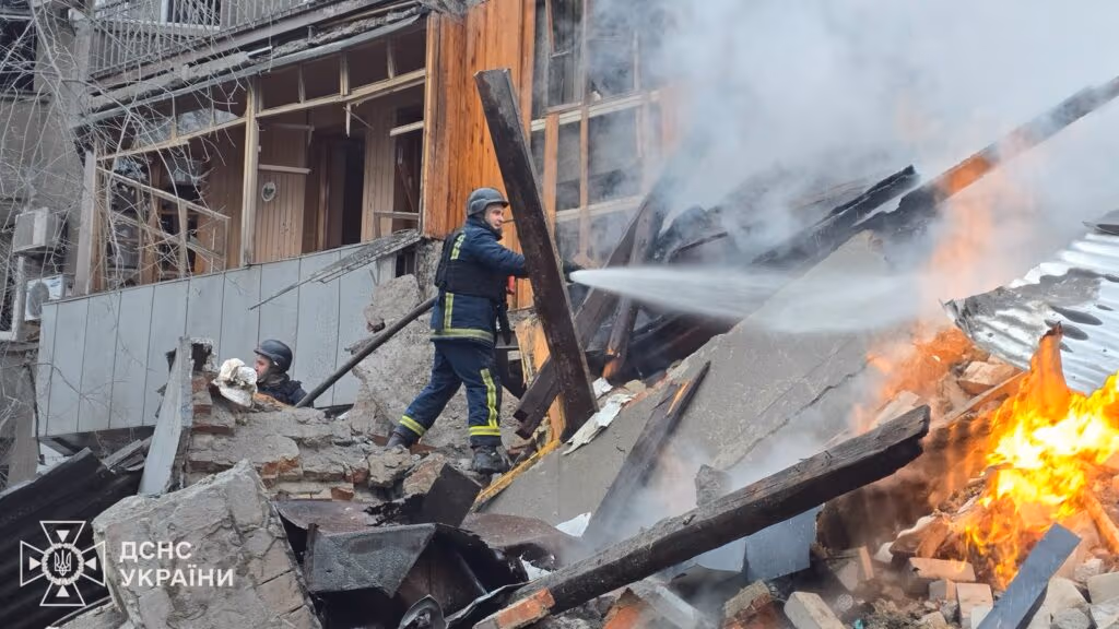 Rússia bombardeia “mercado lotado” em Donetsk e deixa mortos