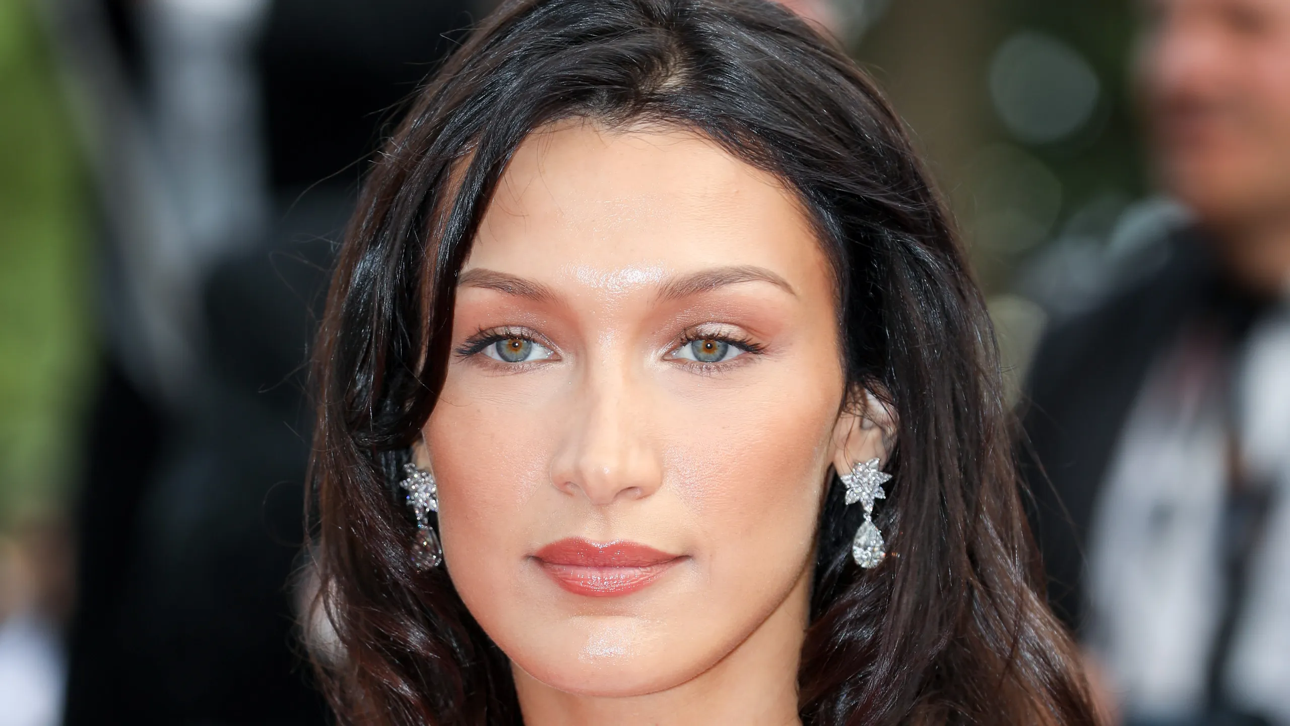 Bella Hadid estreia como atriz em série de Ryan Murphy