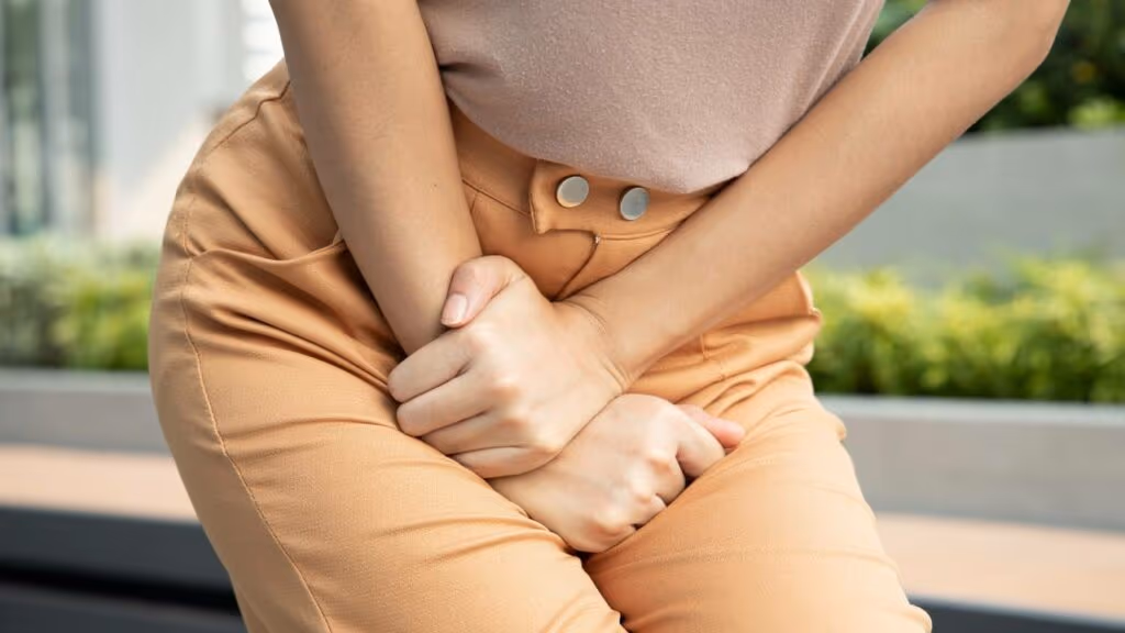 O que acontece no corpo quando você segura o xixi por muito tempo