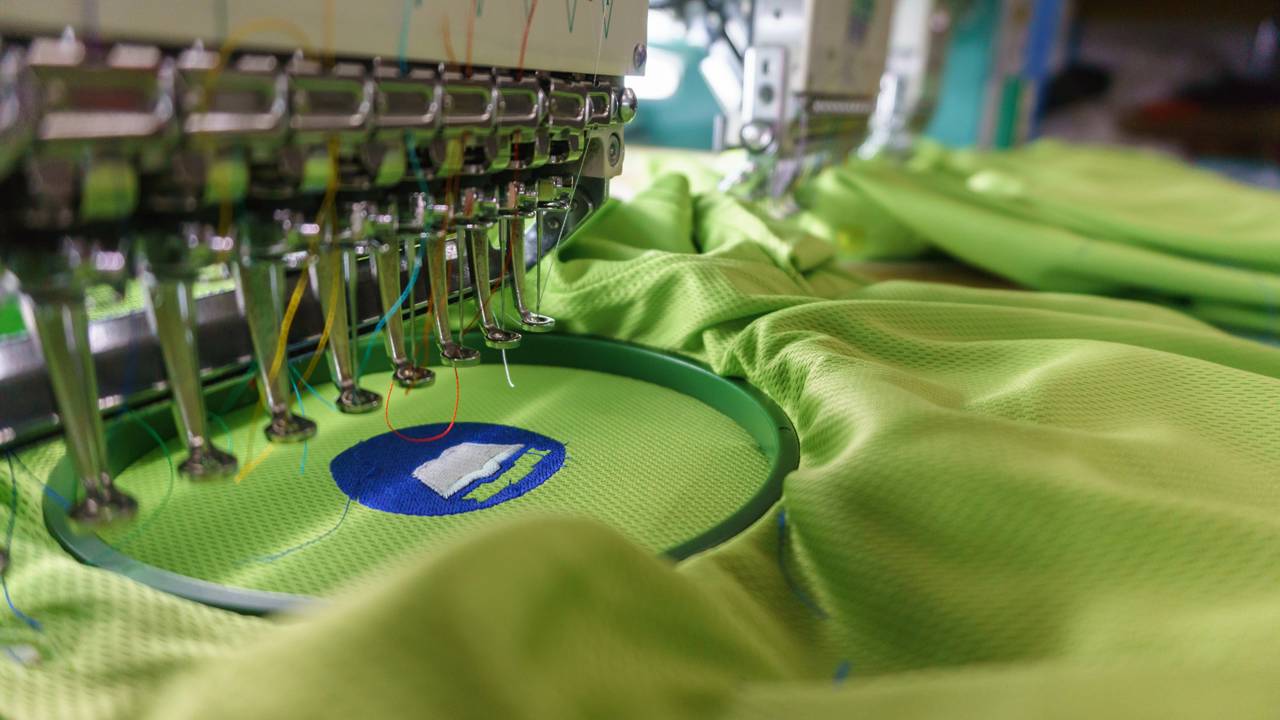 Uma simples blusa bordada de presente para a mãe virou um negócio de milhões