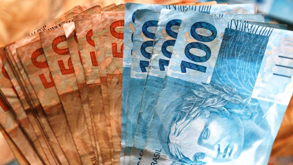 Saque do FGTS até R$ 1.800 parece solução, mas exige planejamento para não virar problema