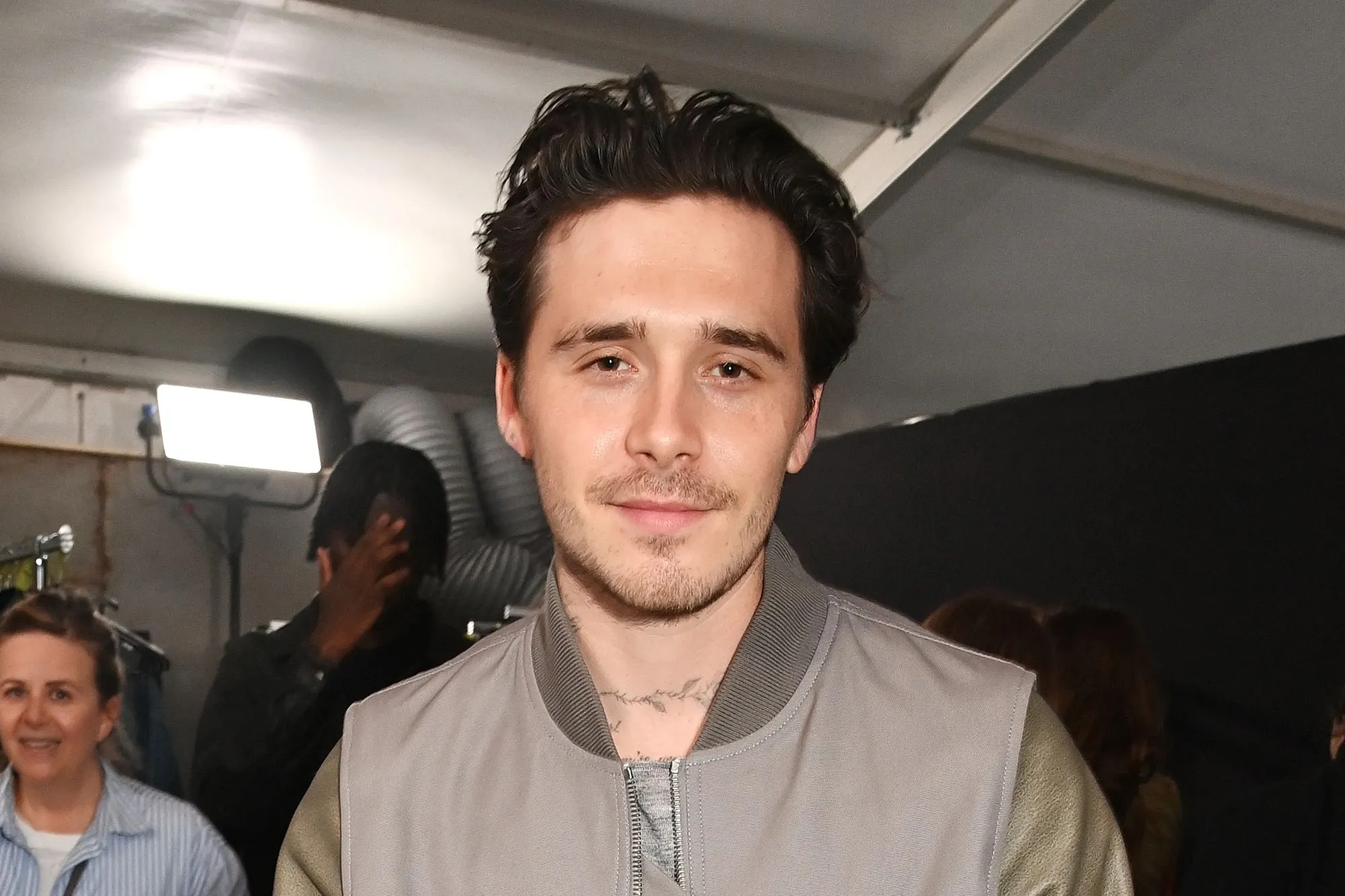 Brooklyn Beckham acusa os pais de sabotarem seu casamento