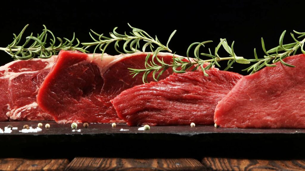 Você come carne todo dia? Seu corpo pode estar pedindo socorro