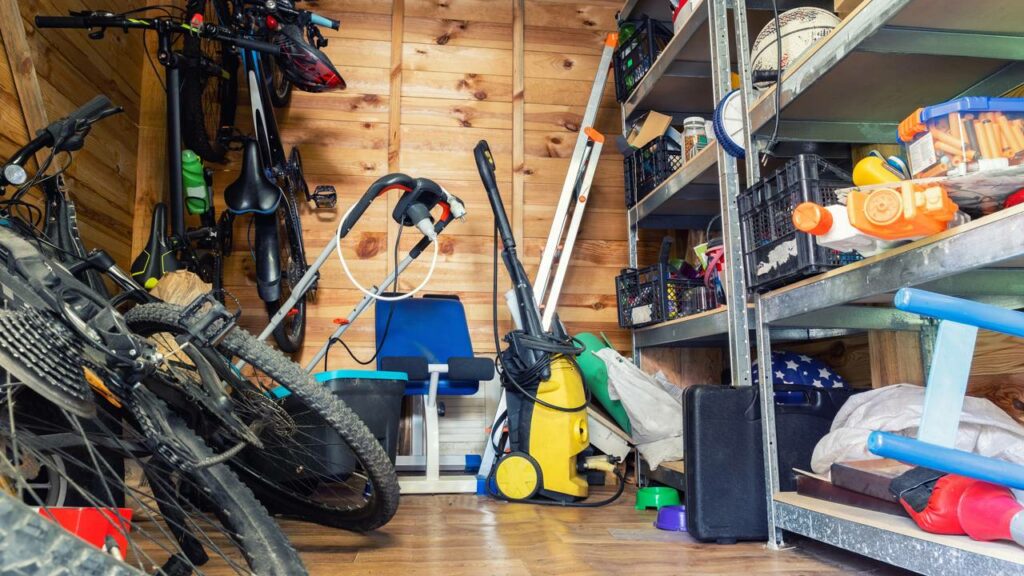 Sua casa está cheia de coisas que você nunca mais vai usar