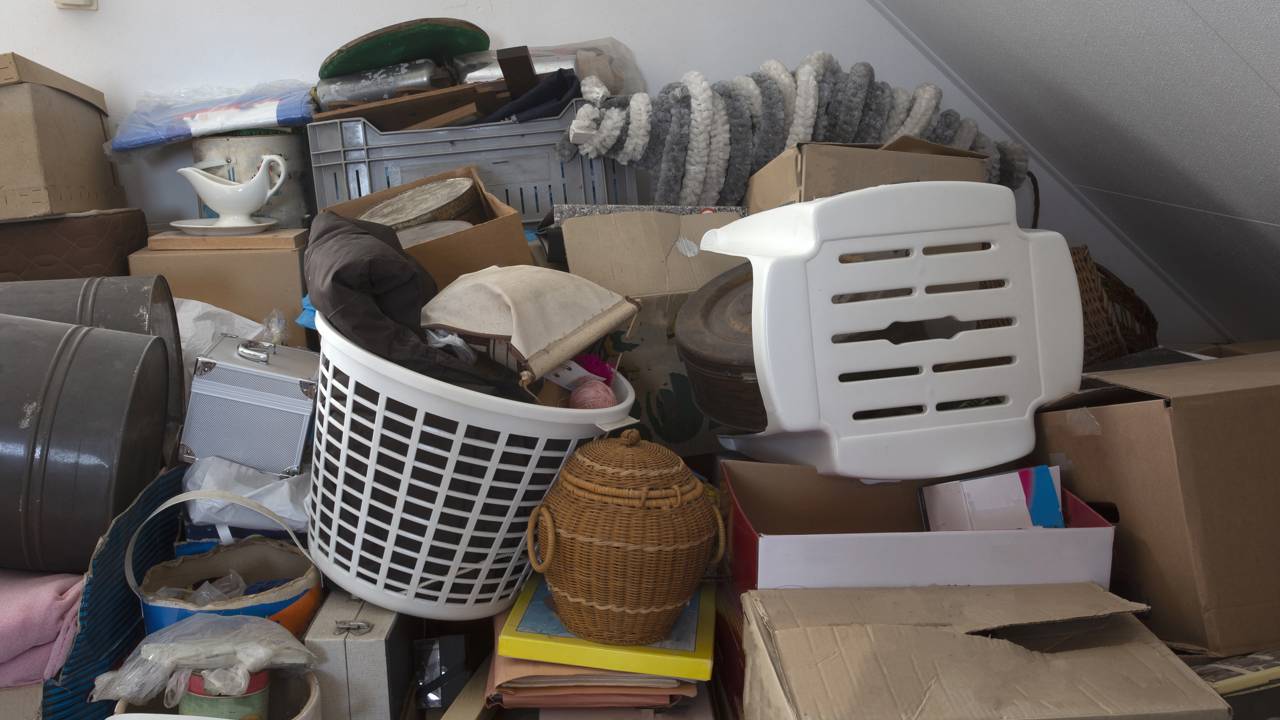 Sua casa está cheia de coisas que você nunca mais vai usar