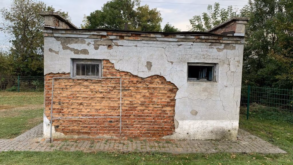 Essa jovem reformou sozinha uma casa caindo aos pedaços e criou um lar incrível