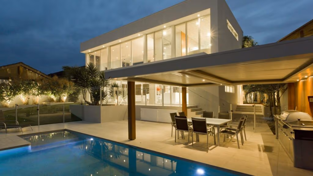 Essa casa economizou R$ 20 mil com concreto e iluminação simples e parece casa de milionário