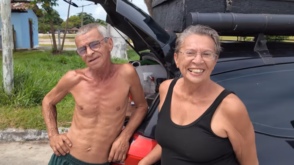Esse casal de 70 anos decidiu morar em um Ford Ka. Que loucura!