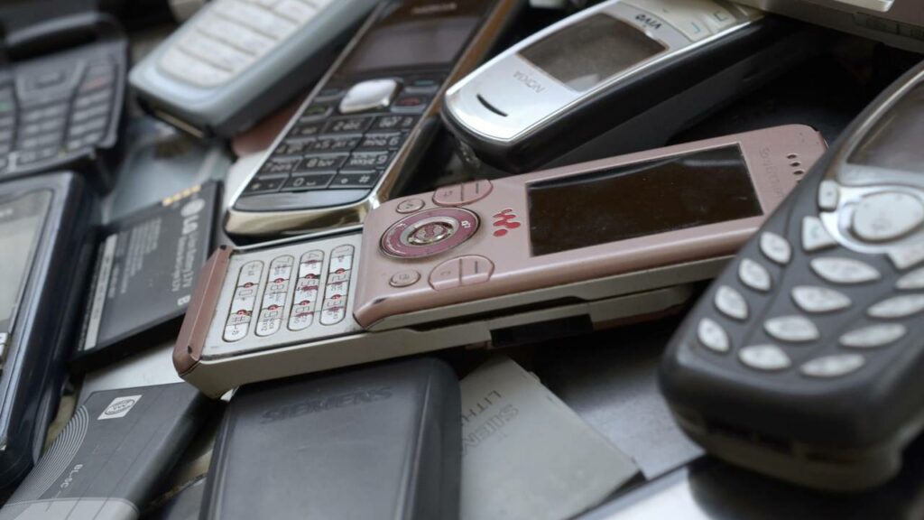 Veja quais celulares antigos estão valendo muito dinheiro hoje e quais têm maior demanda
