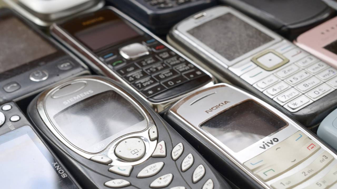 Os melhores celulares dos anos 2000 que você esqueceu e que marcaram uma geração inteira