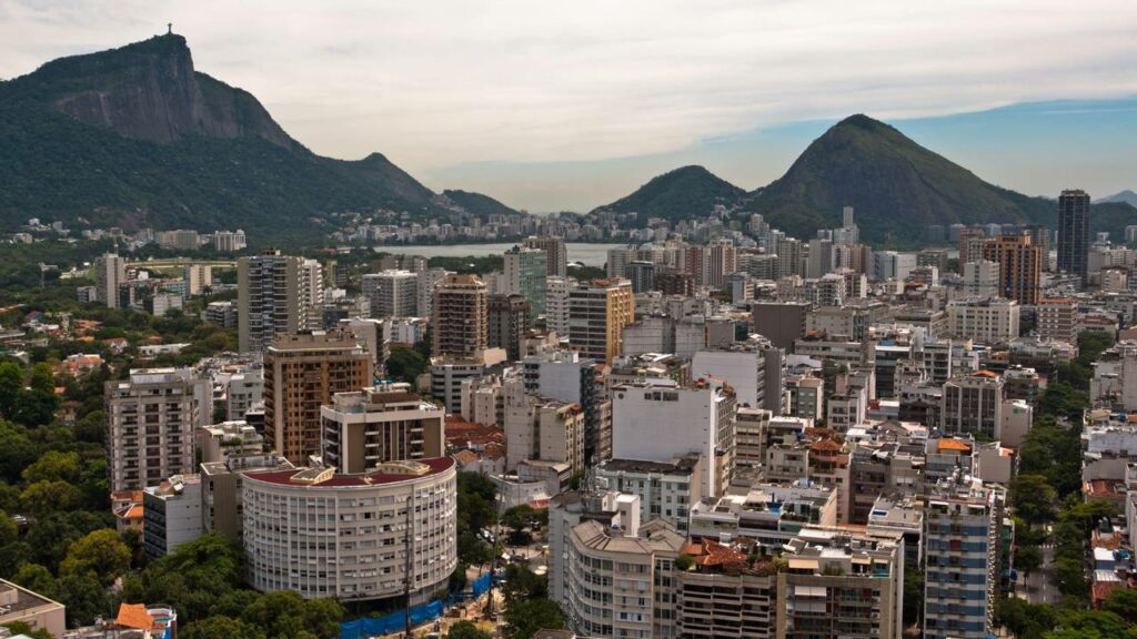 O que aconteceu no Brasil para todo mundo querer viver isolado em condomínios