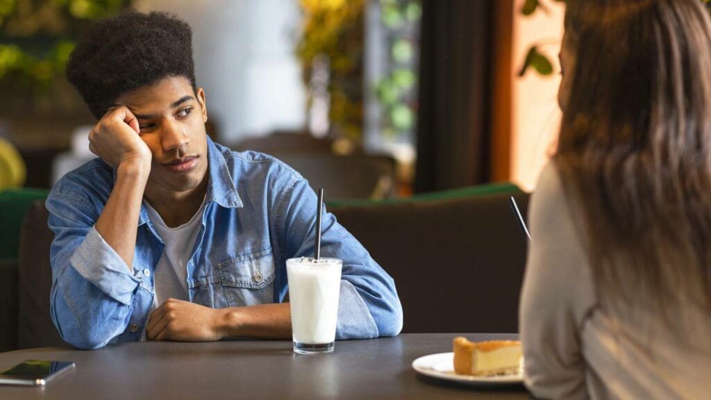 5 assuntos que explicam por que a conversa com você morre em minutos