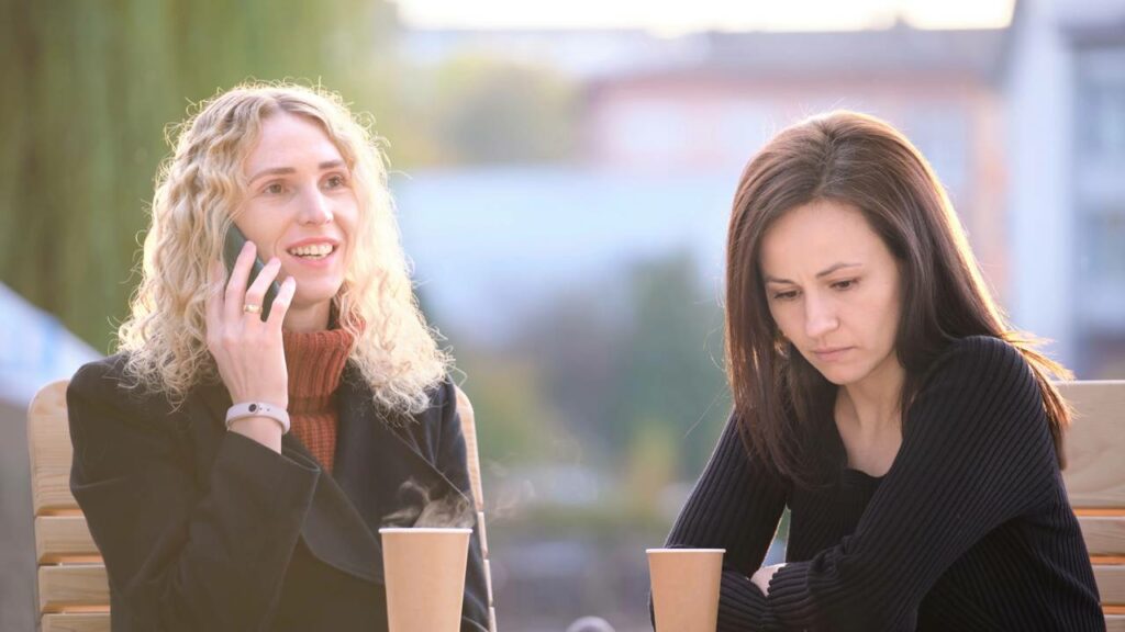 5 assuntos que explicam por que a conversa com você morre em minutos