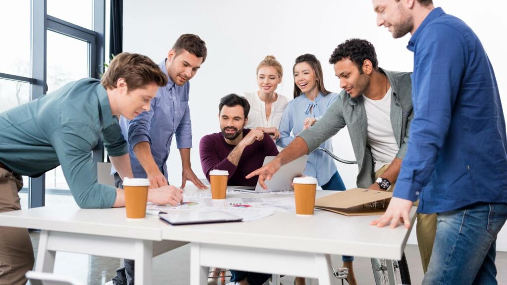 A média das 5 pessoas ao seu redor decide seu futuro financeiro