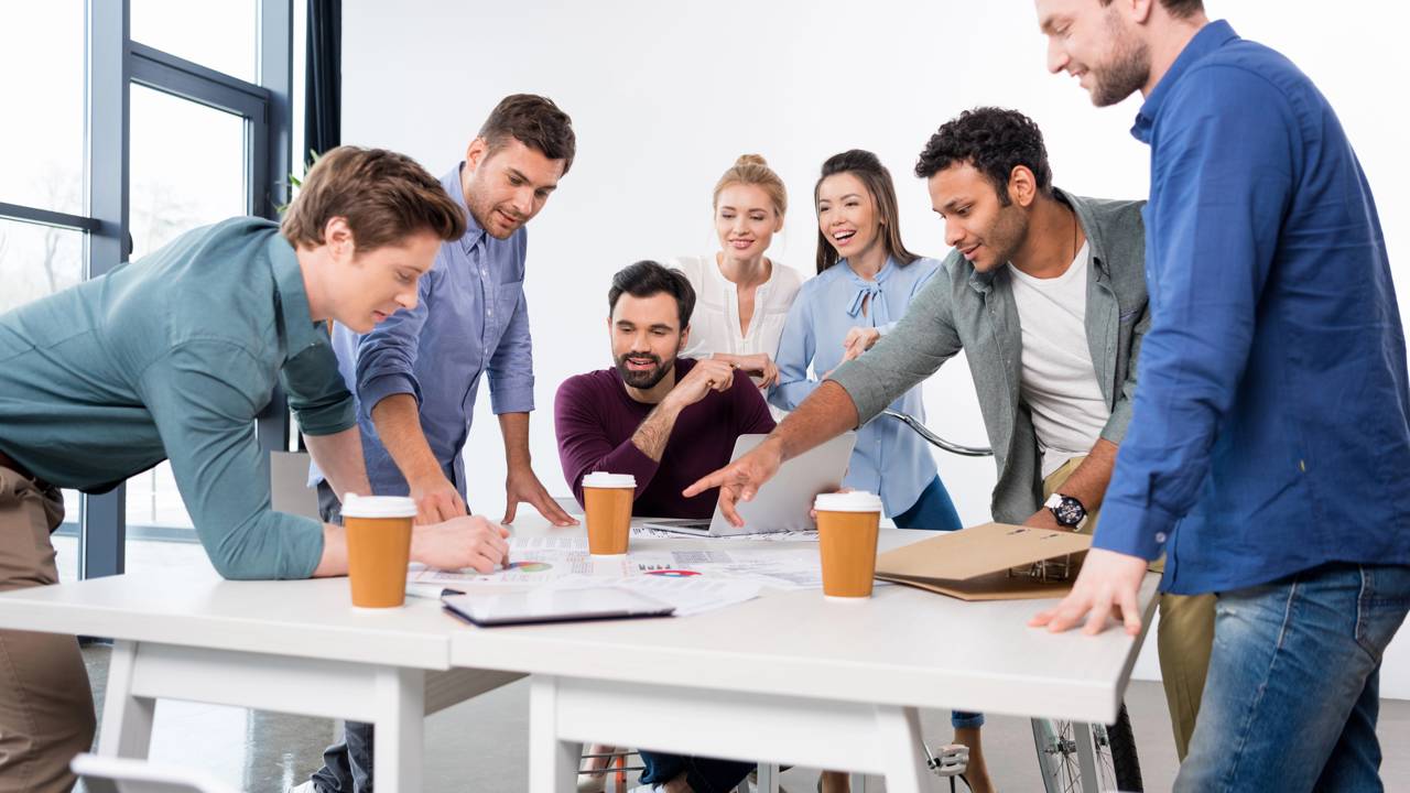 A média das 5 pessoas ao seu redor decide seu futuro financeiro