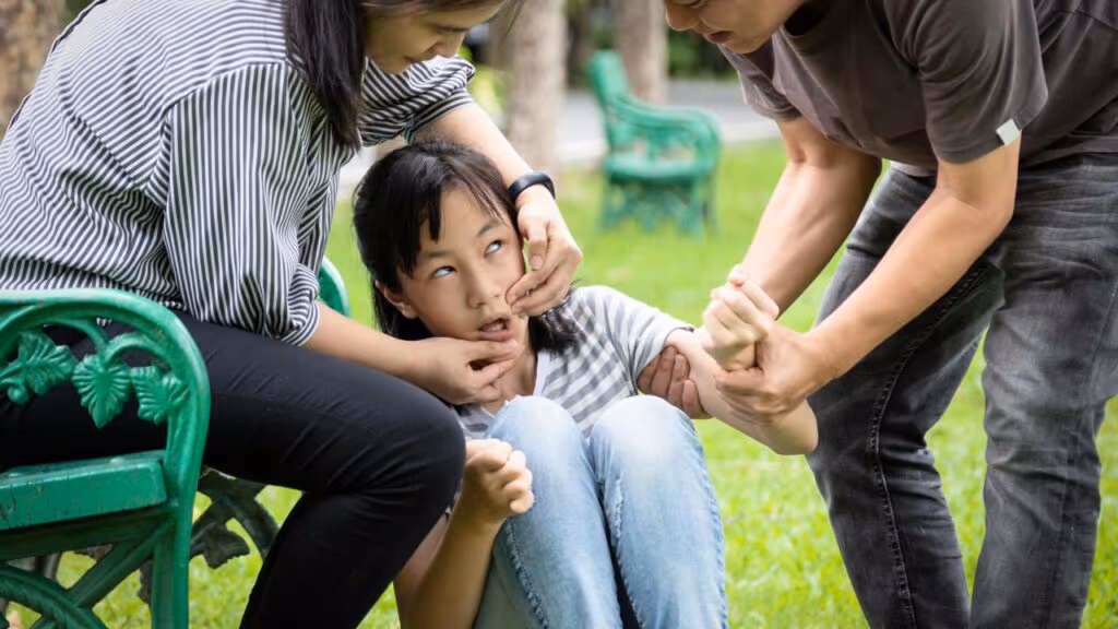Como agir nos primeiros minutos de uma convulsão mesmo que você nunca tenha presenciado antes