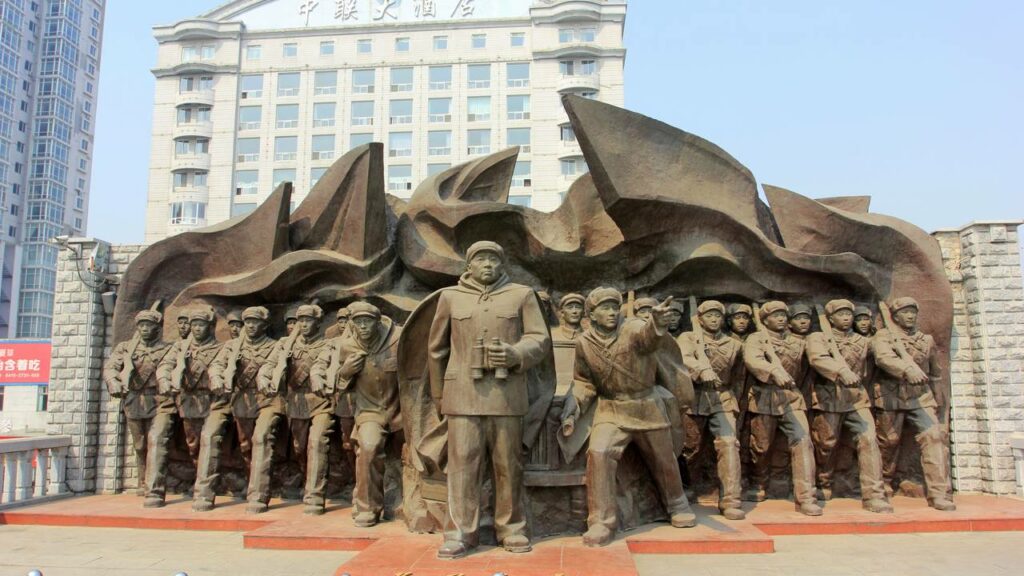 Turistas tiram selfie a metros da Coreia do Norte e são vigiados o tempo todo