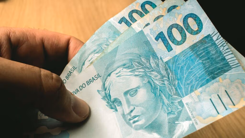 Como 200 reais todo mês podem mudar sua aposentadoria
