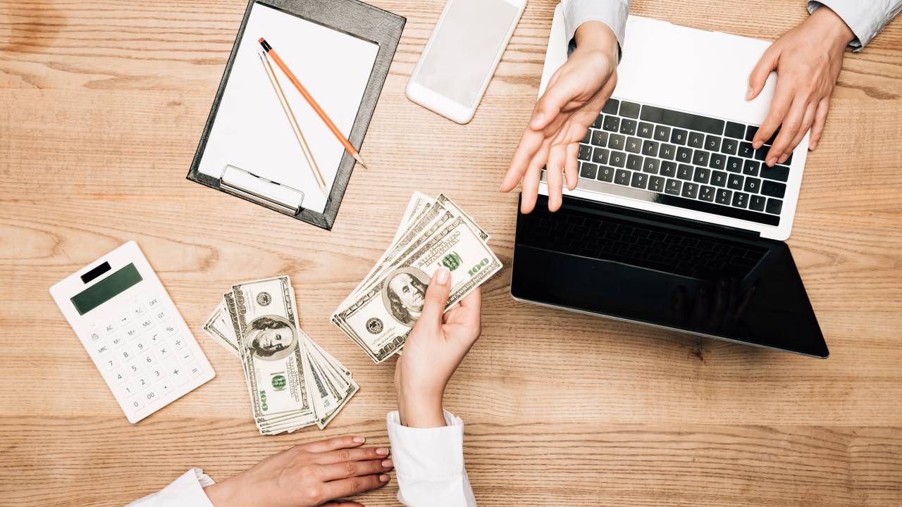 A estratégia de 3 estágios para faturar 4 mil reais por mês online