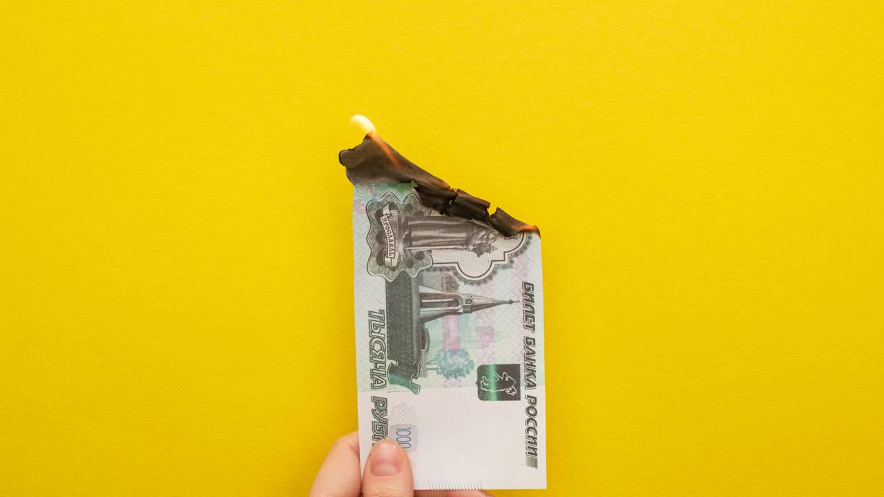 Esses gastos bobos entre 20 e 30 anos destroem seu futuro financeiro