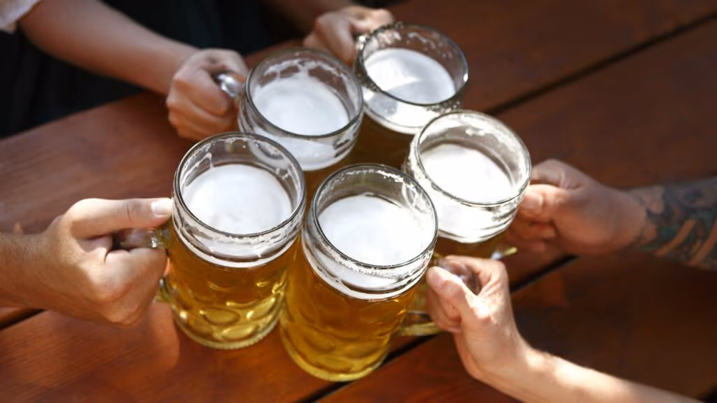Estudo acende alerta sobre álcool e coração e derruba o mito do consumo sem risco