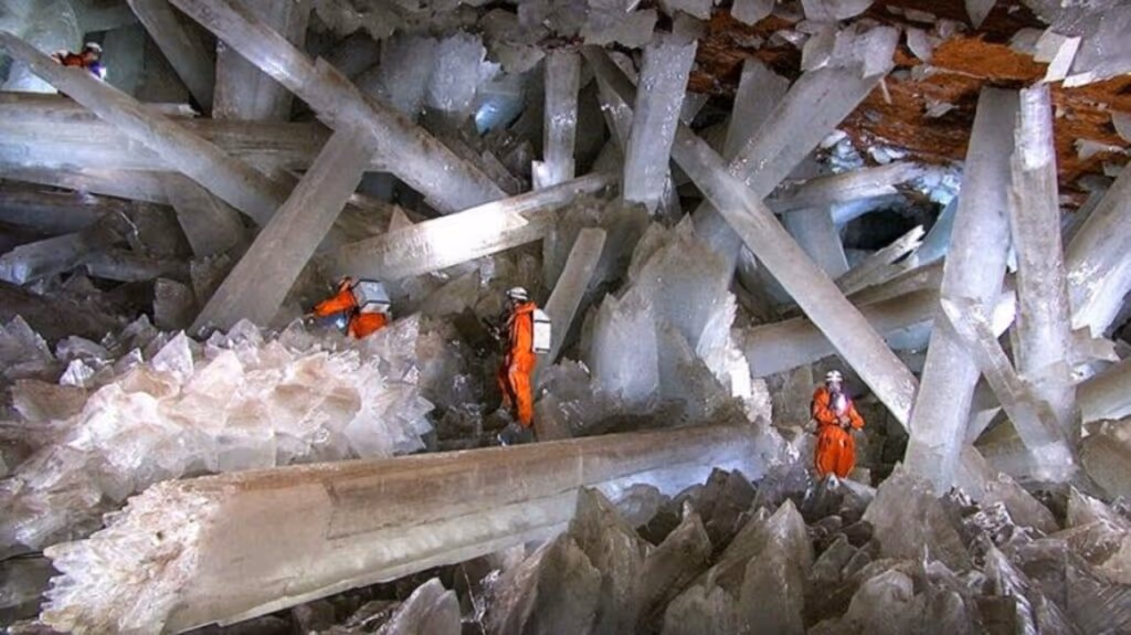 Caverna de cristais gigantes no México guarda beleza e perigo em igual medida