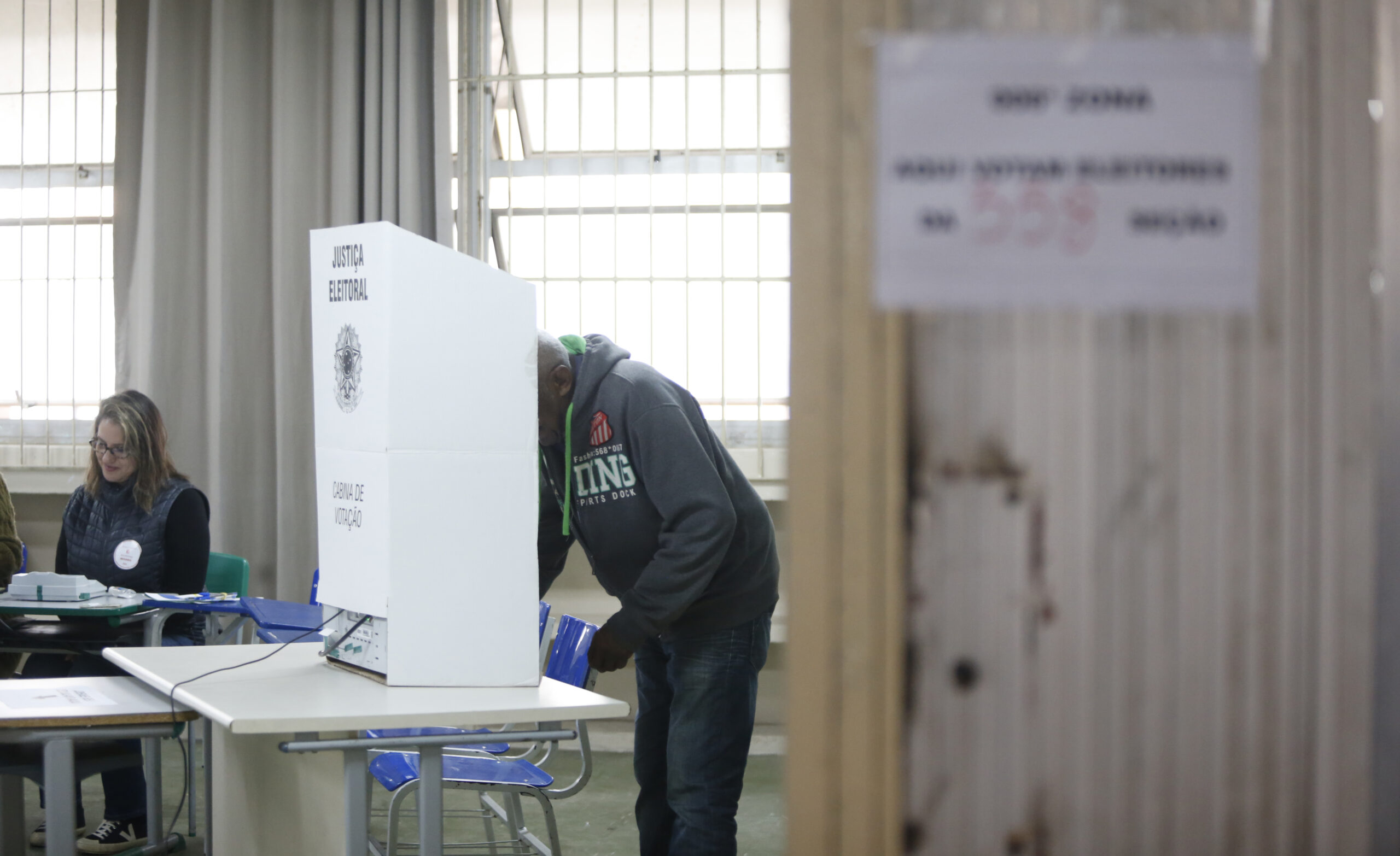 Letícia Barros na Crusoé: Um país cansado, incerto e malgovernado