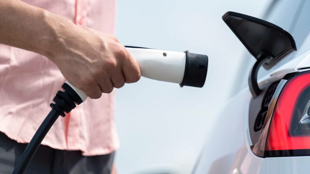 Quanto custa manter um carro elétrico no Brasil em 2026