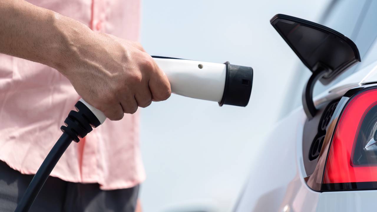 Quanto custa manter um carro elétrico no Brasil em 2026