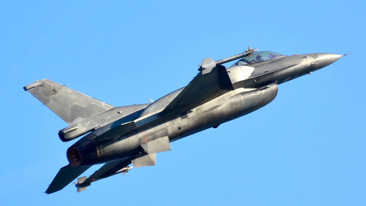 Primeiro F-16 Block 70 de Taiwan finalmente voa e muda o rumo da modernização militar