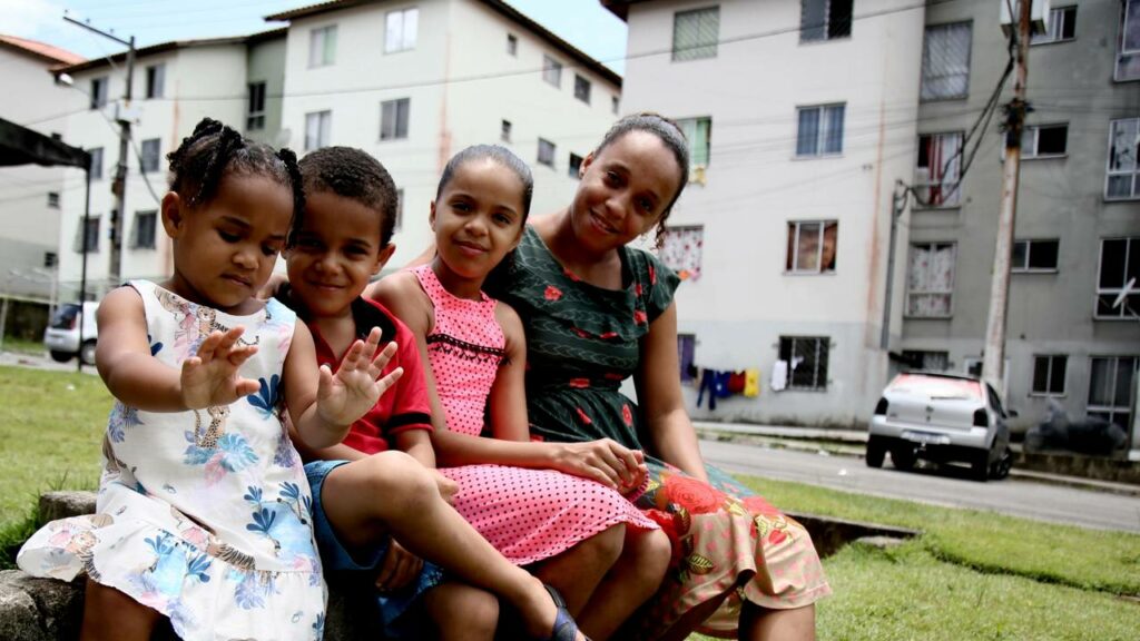 Bolsa família é o principal auxílio para famílias em situação de vulnerabilidade - Créditos: depositphotos.com / joasouza