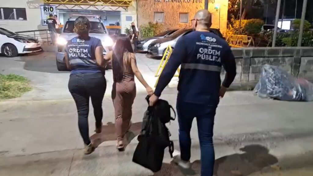Grávida é presa após roubar 29 celulares no Reveillón de Copacabana