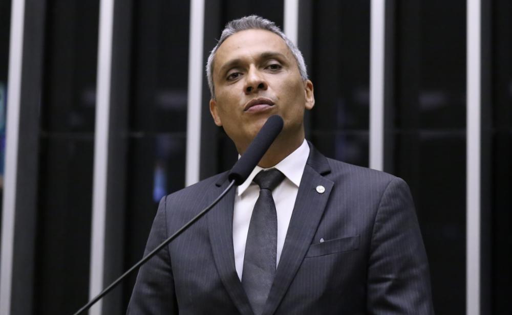 Gayer se junta a Nikolas em peregrinação em apoio a Bolsonaro