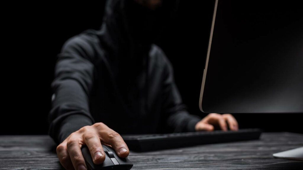 Os golpistas te induzem ao erro de achar que aquele boleto é importante e deve ser pago - Créditos: depositphotos.com / VitalikRadko