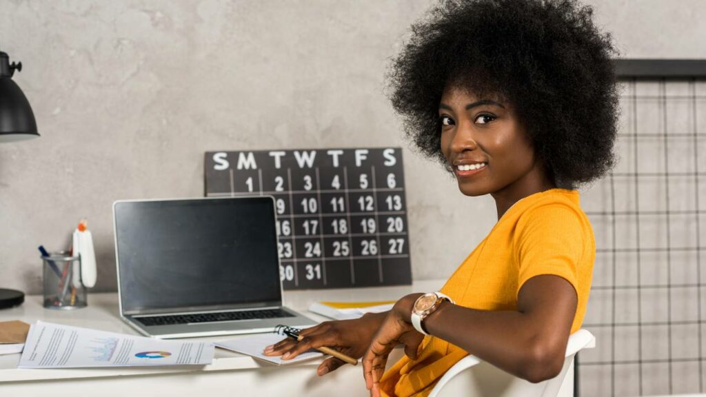 5 cursos técnicos para trabalhar em casa e conquistar renda no home office