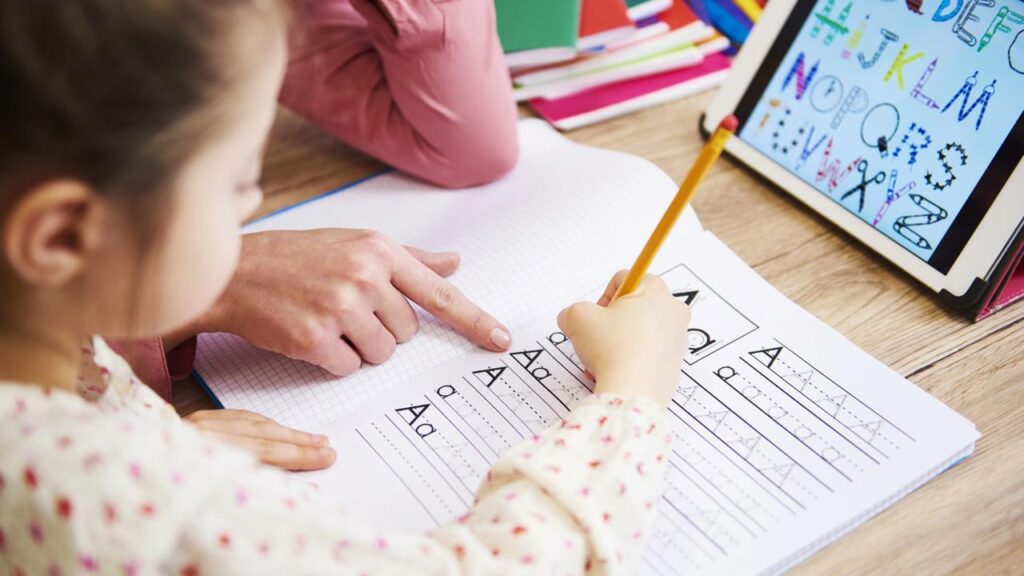 Ele sacrificou a carreira de advogado para educar a filha