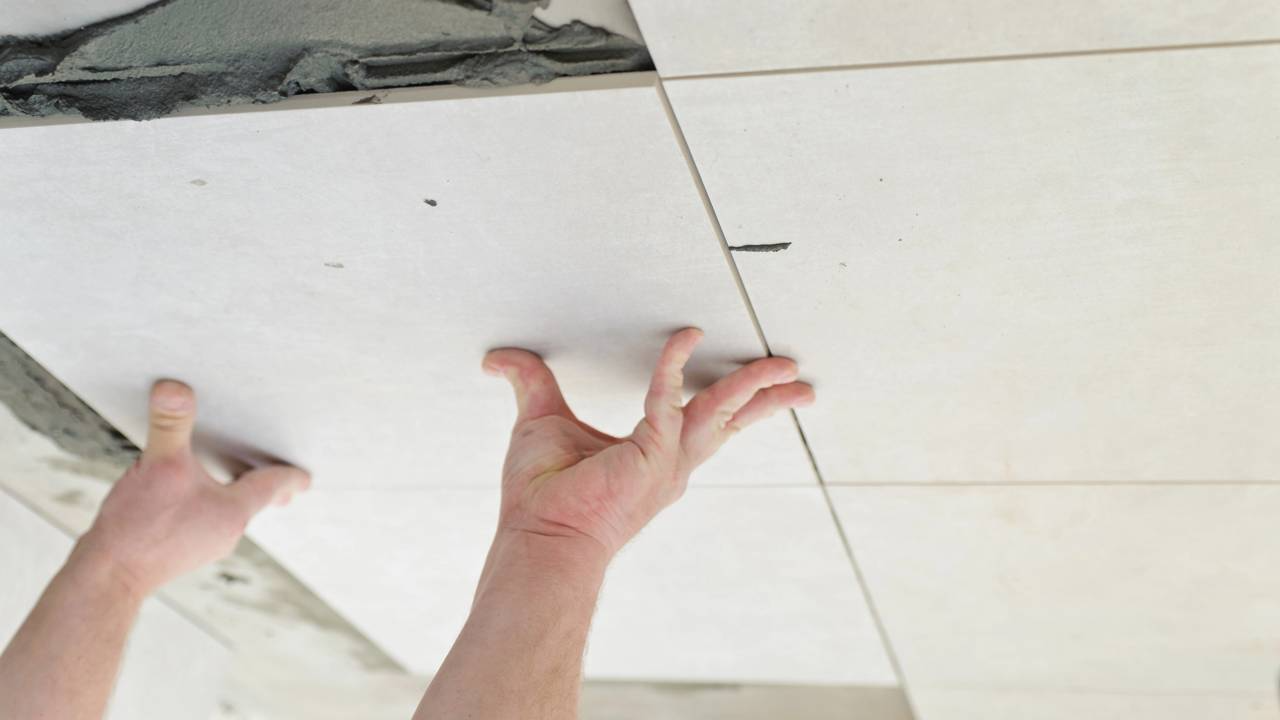 Brasileiro coloca cerâmica no teto e resultado choca internet