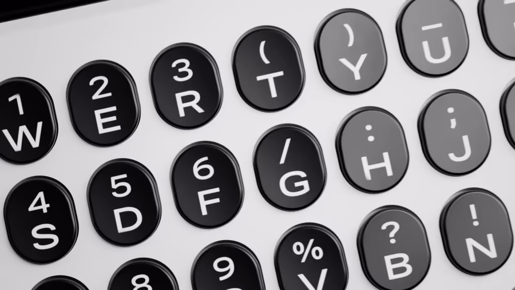 O celular com teclado físico que revive o BlackBerry e surpreendeu no CES 2026