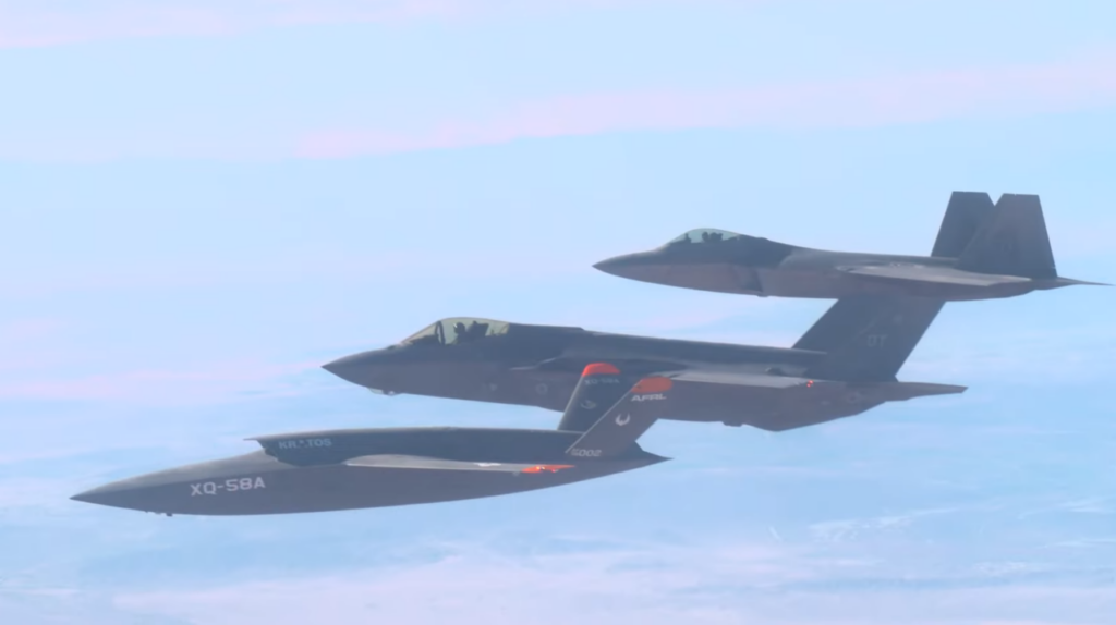 Em testes, o drone já demonstrou capacidade de interoperabilidade com os caças F-22 Raptor e F-35 Lightning - Reprodução/US Air Force
