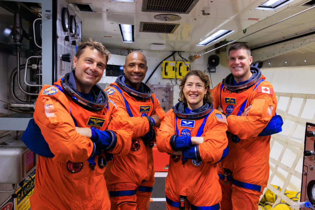 A missão Artemis 2 conta com os astronautas Reid Wiseman, Victor Glover, Christina Koch e Jeremy Hansen - NASA/Frank Michaux