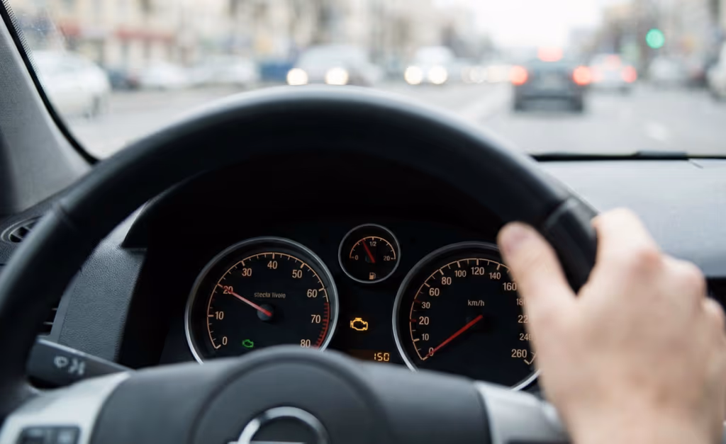 Ignorar a luz da injeção eletrônica pode sair caro e quase ninguém leva a sério