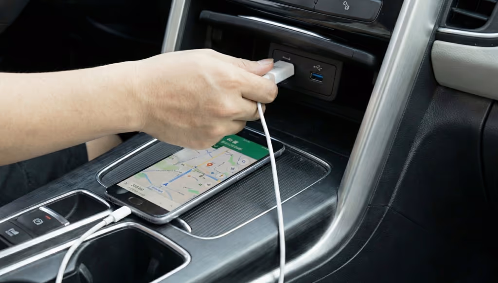 Tudo o que pode ser feito com a porta USB do carro e que muita gente ainda não sabe