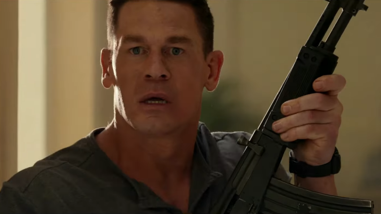 A comédia de ação da Netflix com John Cena que é leve, divertida e vicia fácil