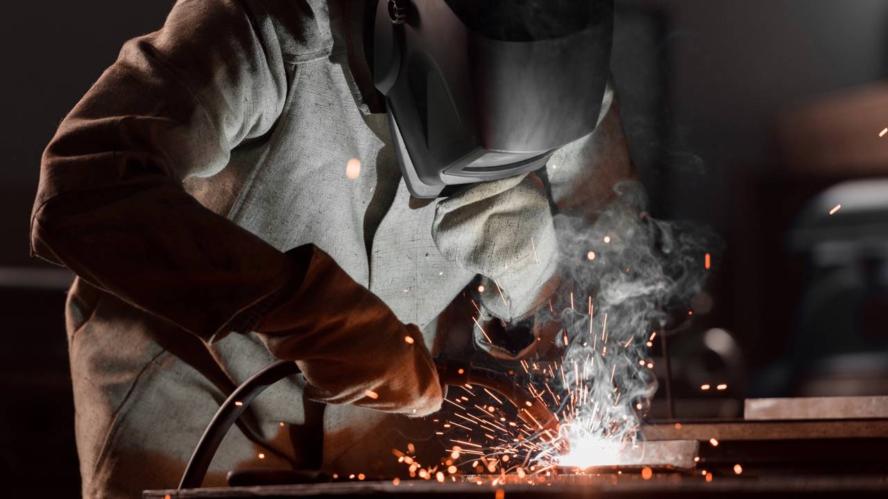 Como recomeçar a carreira depois dos 40 com profissões técnicas bem pagas