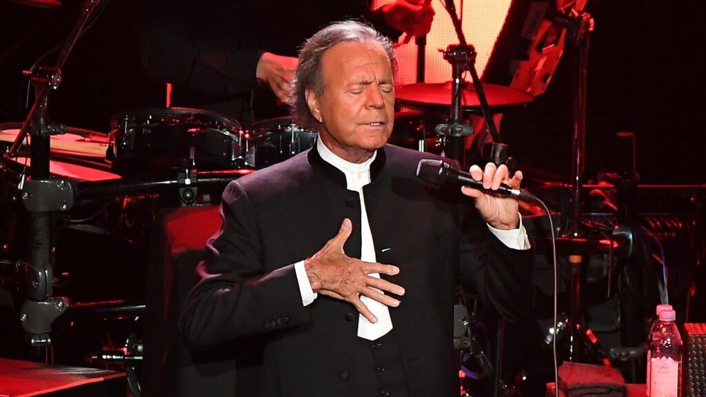 Justiça arquiva acusações de assédio contra Julio Iglesias