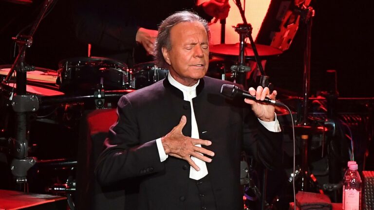 Justiça arquiva acusações de assédio contra Julio Iglesias