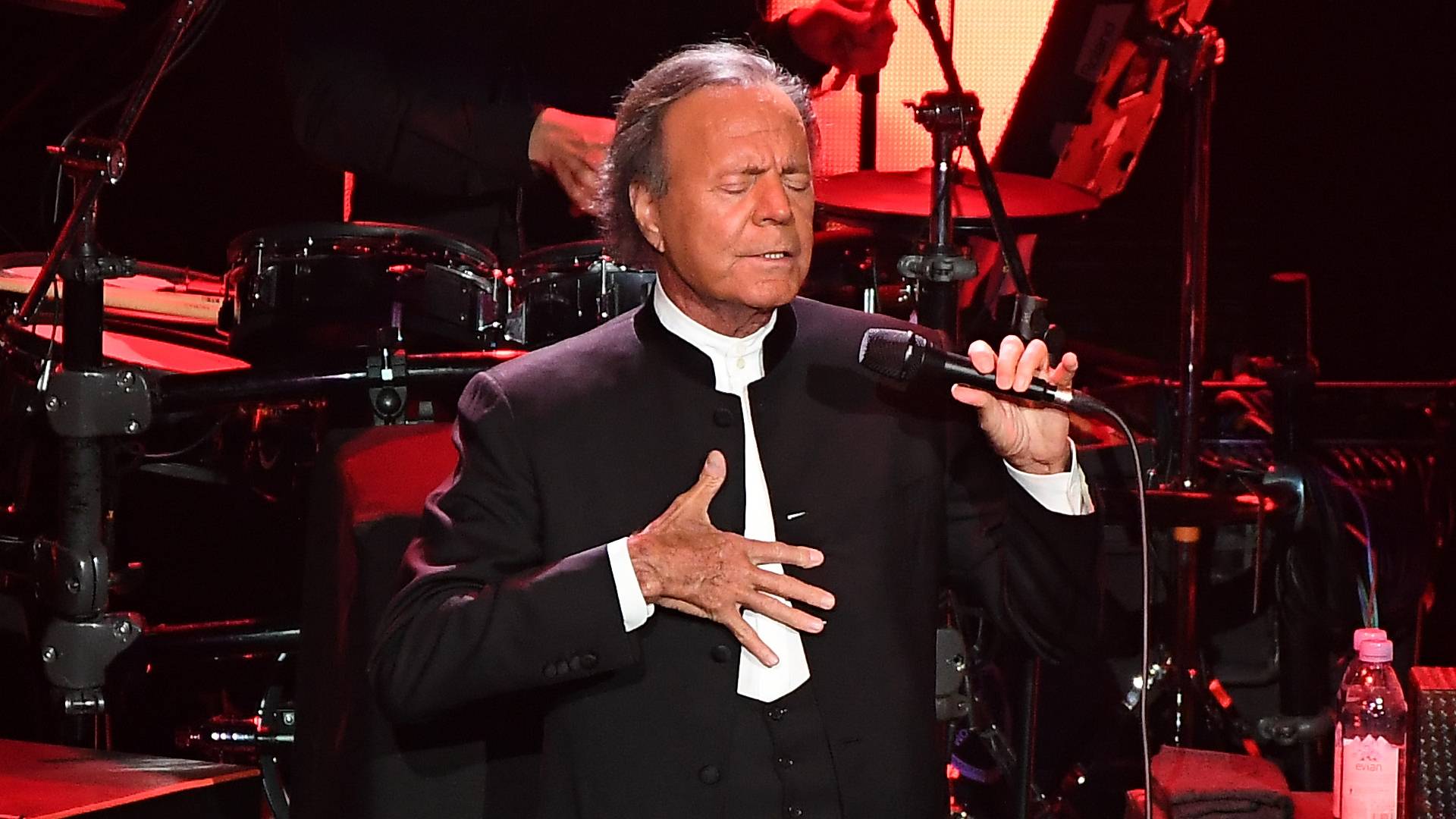 Justiça arquiva acusações de assédio contra Julio Iglesias